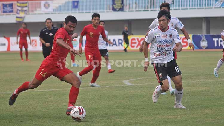 Timnas U-22 vs Bali United dalam laga Trofeo HB X di Stadion Mandala Krida, Yogyakarta, Minggu (08/09/19). Copyright: © INDOSPORT/Ronald Seger Prabowo