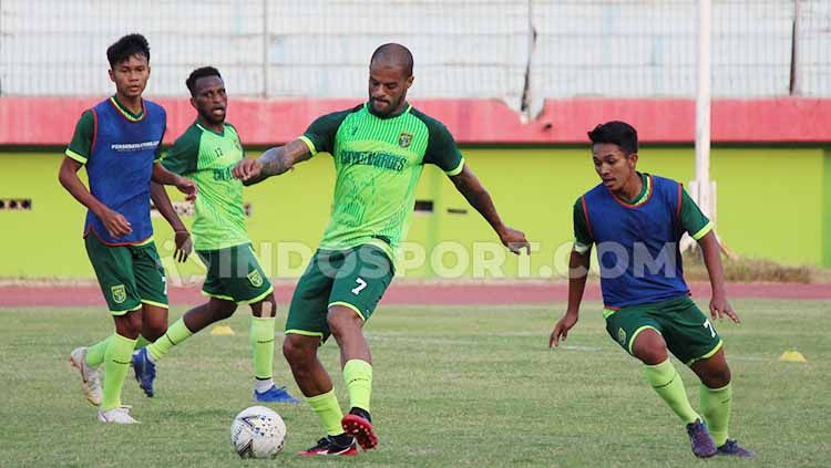 David Da Silva saat latihan di Stadion Gelora Delta, Sidoarjo. Senin (09/09/19). Copyright: © Fitra Herdian/INDOSPORT