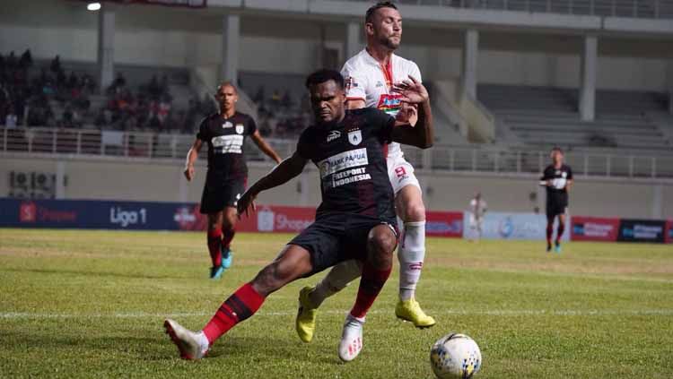 Laga pertandingan Persipura vs Persija Jakarta di Stadion Aji Imbut, Tenggarong, Rabu (11/09/19). Copyright: © Media Persija