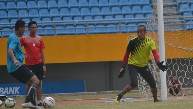 Kiper Sriwijaya FC, Galih Sudaryono. Copyright: © Muhammad Effendi/INDOSPORT