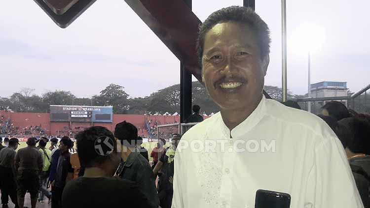 Pak Purwanto wasit berlisensi FIFA  saat ditemui Indosport di Stadion Brawijaya. Copyright: © Ian Setiawan/INDOSPORT