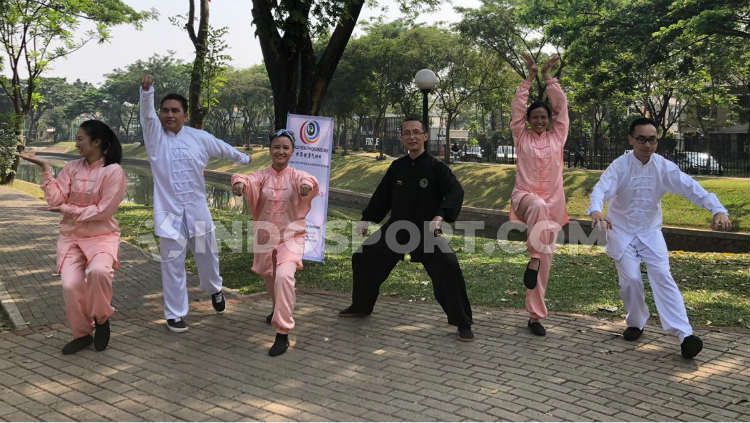 Peringati World Health Qigong Day, Remanlay Institute bersama Dr. Tan gelar pelatihan Wu Qin Xi jenis Qigong yang bertempat di Discovery Park, Bintaro, Tangerang Selatan, pada Sabtu (14/9/19) Copyright: © Muhammad Harris Muda/INDOSPORT