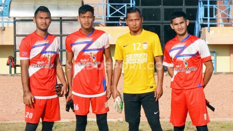 Harlan Suhardi (kanan), mantan kiper timnas Indonesia U-19 yang resmi membela Muba United putaran kedua Liga 3 2019. Copyright: © Muhammad effendi/INDOSPORT