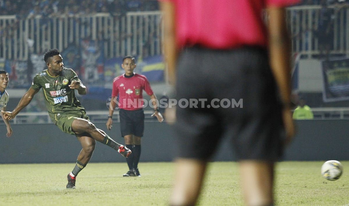 Laga pertandingan Tira-Persikabo vs Persib Bandung pada Liga 1 2019, Sabtu (14/9/19). Copyright: © Herry Ibrahim/INDOSPORT