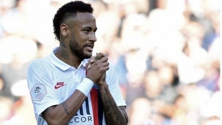 Bintang Ligue 1 Prancis dari klub Paris Saint-Germain (PSG), Neymar, meraup penghasilan dari hasil Instagram. Copyright: © BBC/Getty Images