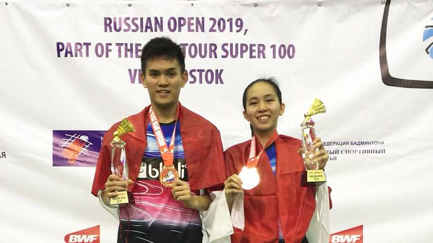 Adnan Maulana/Mychelle Chrystine Bandaso (Indonesia) saat keluar sebagai juara ganda campuran Russia Open 2019. (Foto: PBSI) Copyright: © PBSI