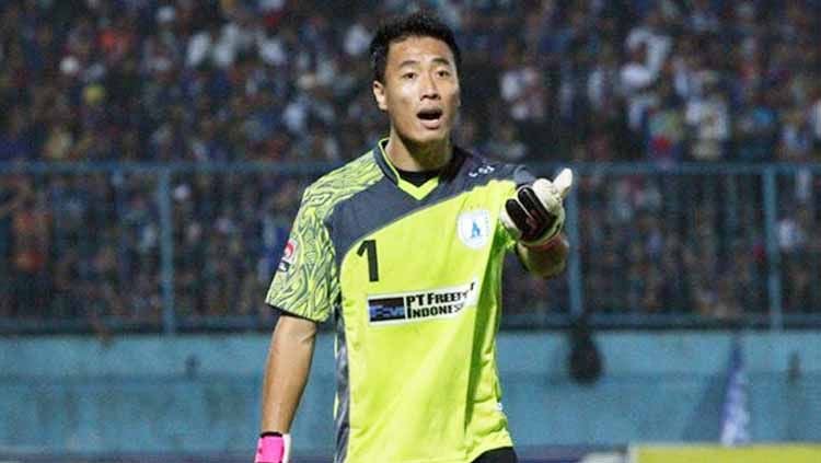 Tak kunjung dapat klub Liga 1 untuk musim 2020 mendatang, kiper asing asal korea Selatan, Yoo Jae-hoon pensiun di Indonesia. Copyright: © bolaindo.com