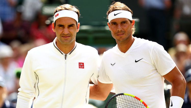 Roger Federer (kiri) bersama Rafael Nadal di Wimbledon 2019. Copyright: © Clive Brunskill/Getty Images