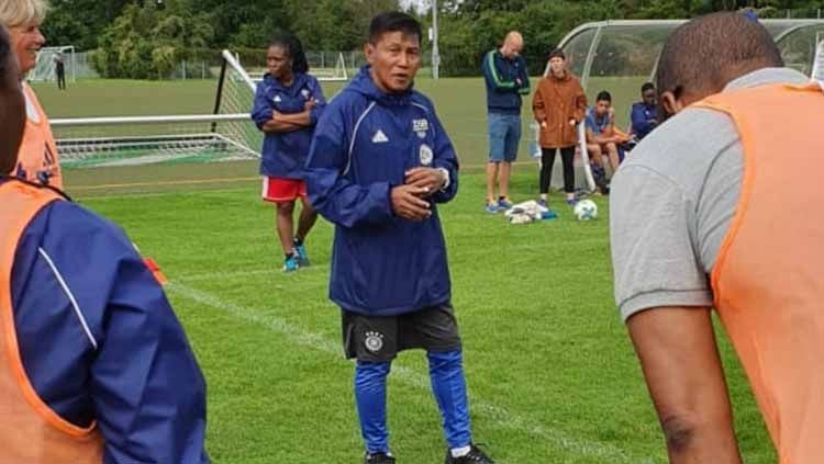 Legenda Persipura, Marwal Iskandar saat menjalani pelatihan di Jerman, Agustus Lalu Copyright: © Dok Pribadi Marwal Iskandar
