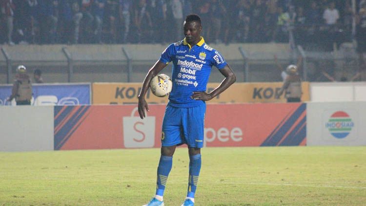 Manajemen Persib Bandung, mengakui stiker asal Chad, Ezechiel N'Douassel sudah mengajukan surat pengunduran diri, setelah mengarungi kompetisi Liga 1 2019. Copyright: © Arif Rahman/INDOSPORT