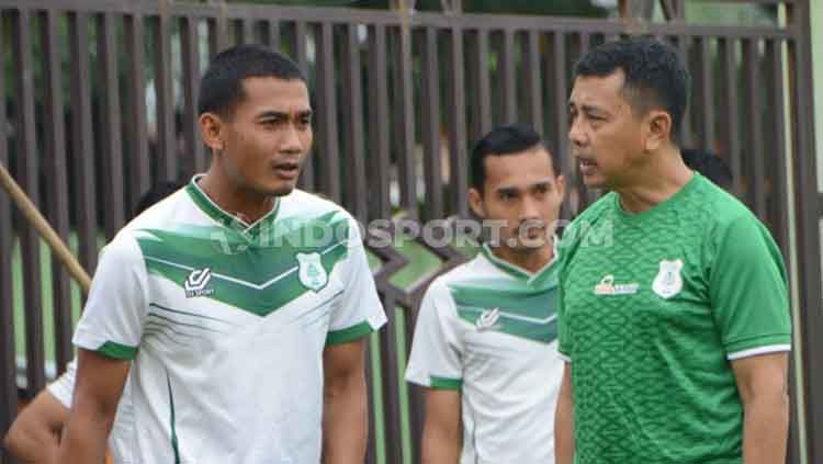 PSMS Medan menawarkan sang legenda, Legimin Raharjo (kiri) untuk menjadi asisten pelatih sepanjang kompetisi Liga 2 musim depan. Copyright: © Aldi Aulia Anwar/INDOSPORT