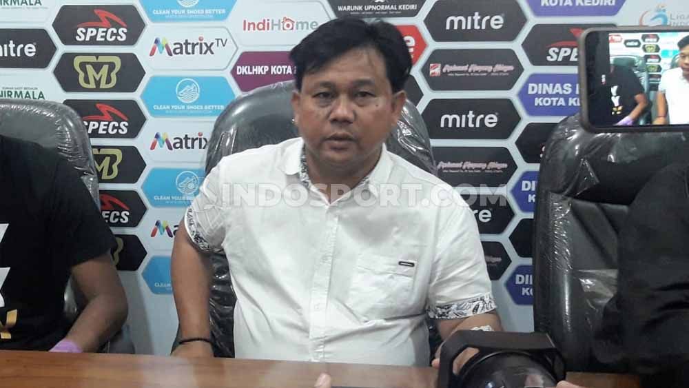 Pelatih Persik Kediri, Budiarjo Thalib berharap para pemainnya tidak memikirkan peluang lolos ke babak 8 besar Liga 2 2019. Copyright: © Ian Setiawan/INDOSPORT