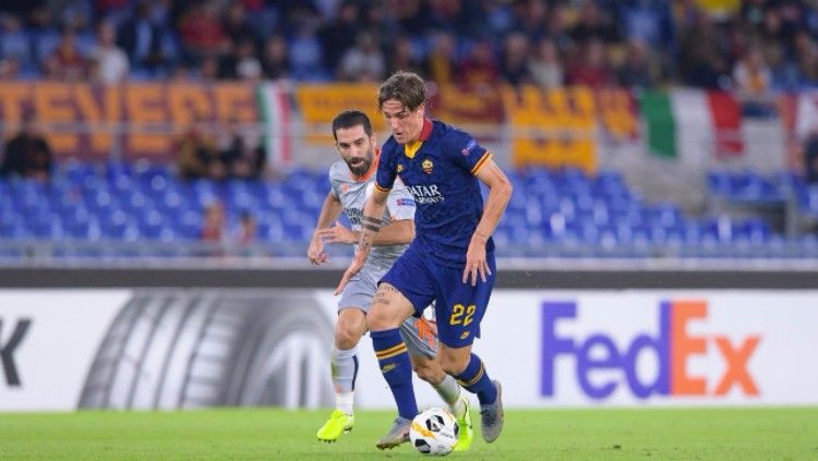 Bintang muda AS Roma yakni Nicolo Zaniolo baru saja ketahuan memberikan sebuah kode yang diklaim dirinya tertarik untuk pindah ke Juventus. Copyright: © AS Roma