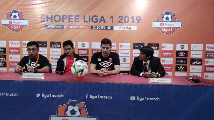 : Darije Kalezic dan Rizky Pellu mewakili PSM Makassar pada konferensi pers pasca laga melawan Tira-Persikabo Copyright: © Media Officer PSM Makassar
