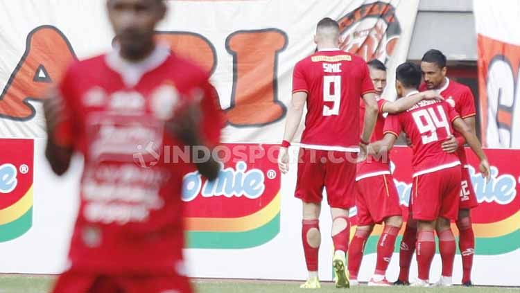 Aksi selebrasi pemain Persija Jakarta melakukan selebrasi usai Heri Susanto mencetak gol. Copyright: © Herry Ibrahim/INDOSPORT