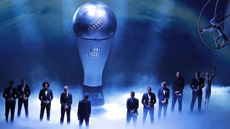 Deretan pemain pesepak bola yang sudah pernah mendapatkan trofi The Best FIFA Football Awards 2019 di Teatro alla Scala, Selasa (23/09/19) Emilio Andreoli/Getty Images Copyright: © Emilio Andreoli/Getty Images