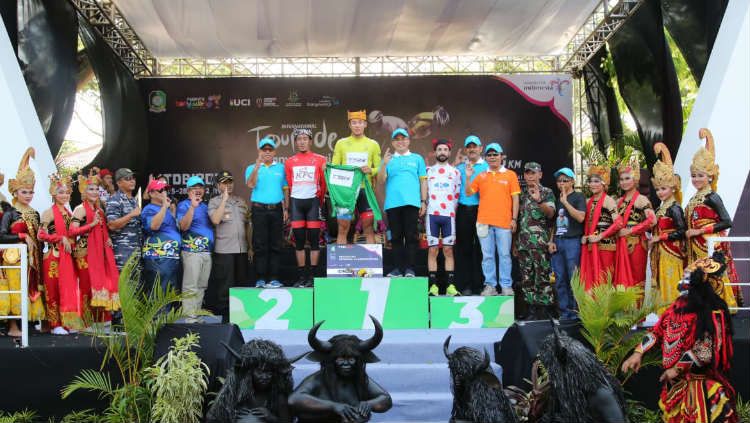 Etape pertama International Tour de Banyuwangi Ijen (ITdBI) 2019 dimenangkan pembalap asal Mongolia, Maral-Erdene Batmunkh dari Terengganu Inc. TSG Cycling Team (Malaysia). Copyright: © Tour de Banyuwangi Ijen