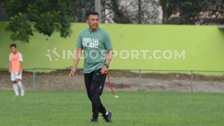 Pelatih PSMS Medan, Jafri Sastra. Copyright: © Aldi Aulia Anwar/INDOSPORT