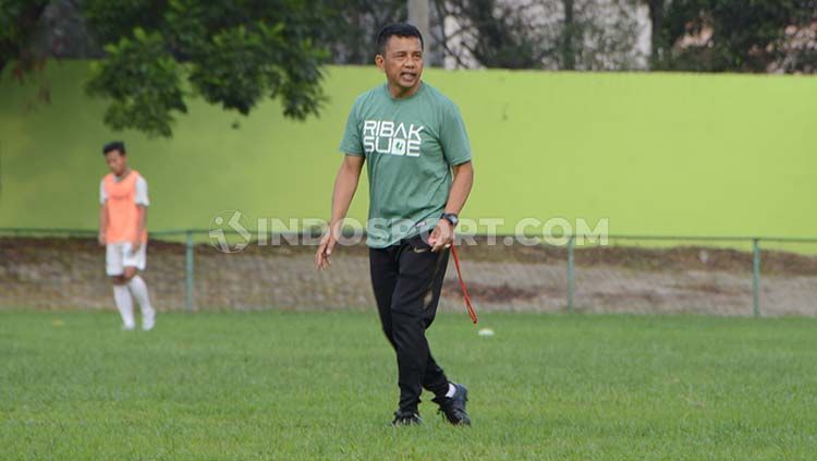 Pelatih PSMS Medan, Jafri Sastra. Copyright: © Aldi Aulia Anwar/INDOSPORT
