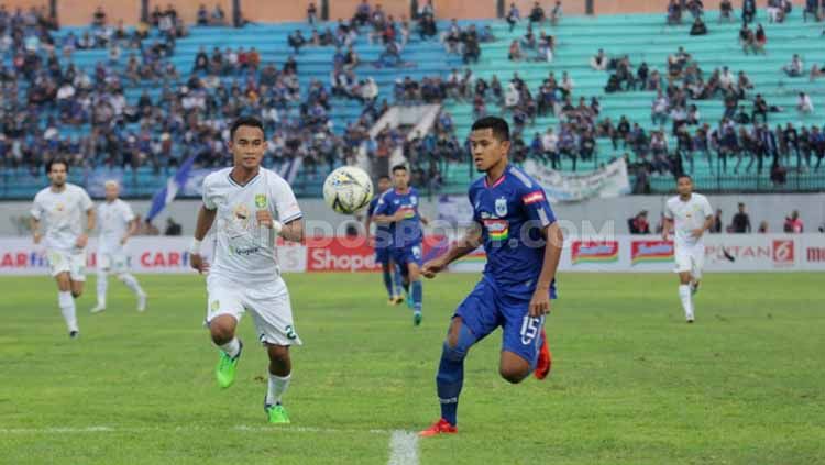 Bek kiri klub Liga 1 PSIS Semarang, Frendi Saputra, resmi memperpanjang kontrak bersama klub asal Ibu kota Jawa Tengah tersebut. Copyright: © Alvin Syaptia Pratama/INDOSPORT