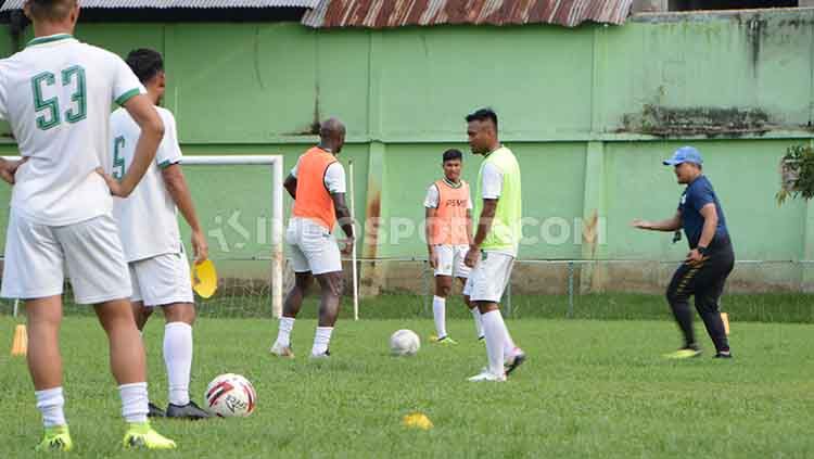 Skuat PSMS Medan saat berlatih di Stadion Kebun Bunga, Medan, beberapa waktu lalu Copyright: &copy; Aldi Aulia Anwar/INDOSPORT