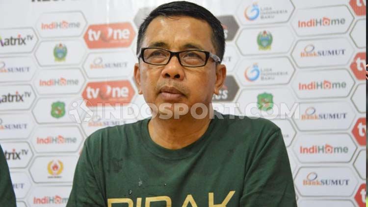 Pelatih PSMS Medan, Jafri Sastra berharap para pemainnya tidak terlalu senang pasca mengalahkan Sriwijaya FC. Copyright: © Aldi Aulia Anwar/INDOSPORT