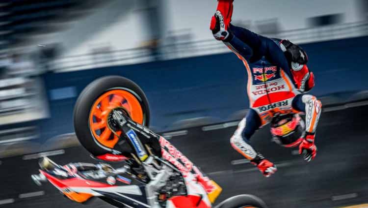 Marc Marquez mengalami kecelakaan hebat saat menjalani sesi latihan bebas pertama MotoGP Thailand 2019 di Sirkuit Chang Internasional, Buriram, Jumat (04/10/19). Copyright: © motogp.com