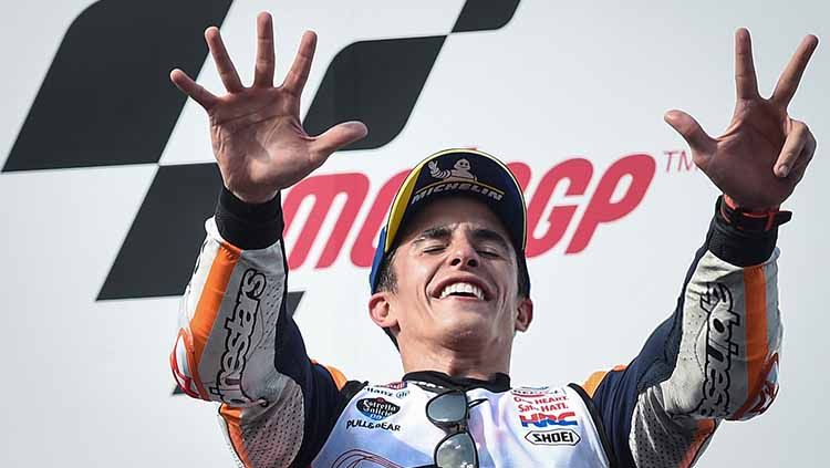 Marc MArquez melakukan selebrasi di podium juara dunia MotoGP Copyright: © AFP/Getty Images