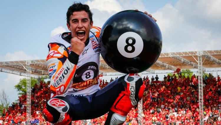 Marc Marquez melakukan selebrasi sebagai juara dunia ke 8 kalinya Copyright: © MotoGP