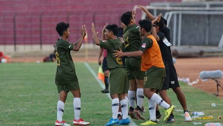 Aksi selebrasi pemain TIRA-Persikabo U-16 juara Elite Pro Academy. Copyright: © http://epa.pssi.org