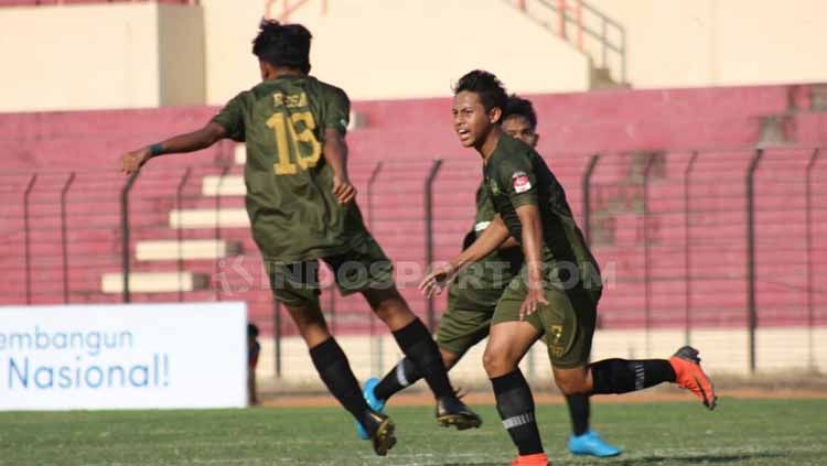 TIRA-Persikabo selebrasi juara Elitpro Academy Liga 1 U-16. Copyright: © Ronald Seger Prabowo/INDOSPORT
