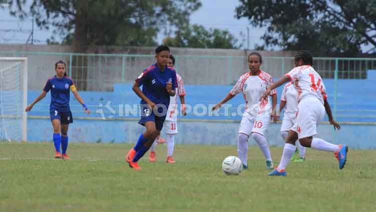 Nonton pertandingan sepak bola level nasional maupun internasional kini lebih mudah tanpa perlu beli set top box dengan adanya Vidio. Copyright: © Ian Setiawan/INDOSPORT