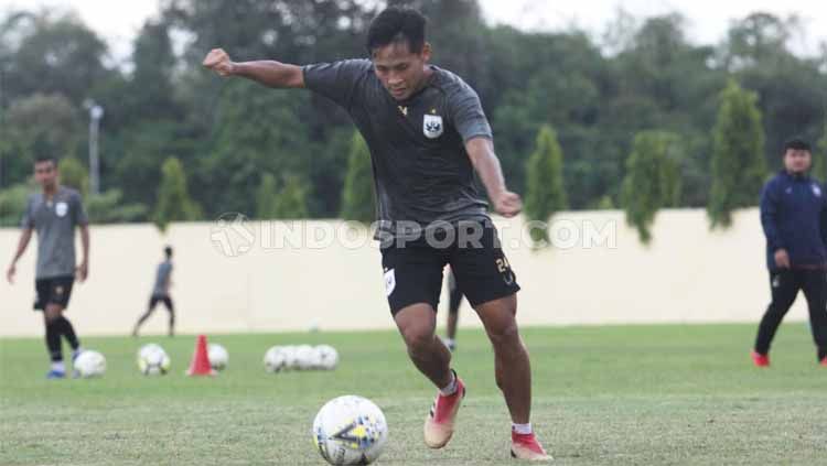 Pelatih PSIS Semarang U-20 berpesan pada Yoga Adiatama yang melawan Inter Milan U-20, Arsenal U-20, Real Madrid U-20 pada turnamen U-20 International Cup 2019. Copyright: © Alvin Syaptia Pratama/INDOSPORT