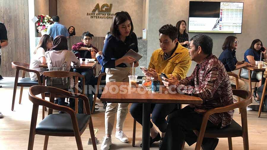 Demi gaet kaum millenial, Bank Artha Graha resmikan layanan Cafe Banking pada Kamis (10/10/19) di Menara Global, Kuningan, Jakarta Selatan. Copyright: © Muhammad Harris Muda/INDOSPORT