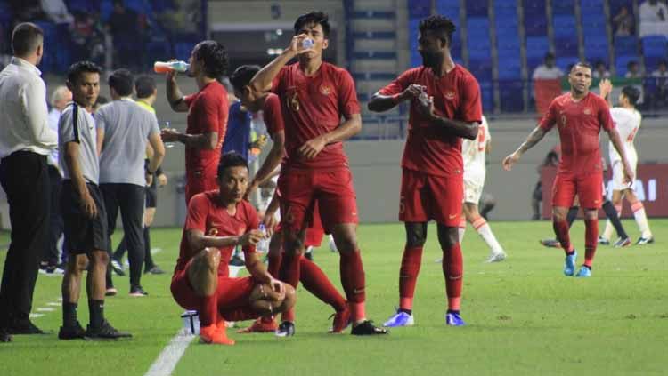 Timnas Indonesia menelan kekalahan telak 0-5 dari Uni Emirat Arab dalam lanjutan Kualifikasi Piala Dunia 2022 yang digelar di Stadion Al Maktoum, Dubai, Kamis (10/10/19). Copyright: © PSSI