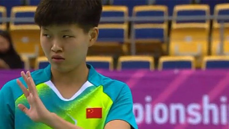 Situs Federasi Bulutangkis Dunia (BWF) menyebut sosok pebulutangkis China, Lin Fang Ling sukses membuat wakil Indonesia frustasi di final Kejuaraan Dunia Junior 2019. Copyright: © BWF