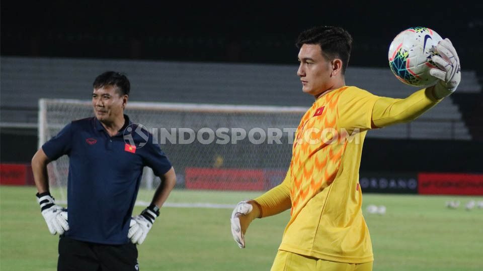 Timnas Vietnam melakukan sesi uji lapangan di Stadion Kapten I Wayan Dipta Gianyar, Bali. Copyright: © Nofik Lukman Hakim/INDOSPORT