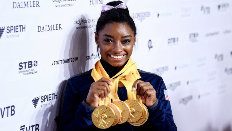 Simone Biles, pesenam muda Amerika Serikat yang sempat pecahkan rekor dunia. Copyright: © Laurence Griffiths/Getty Images