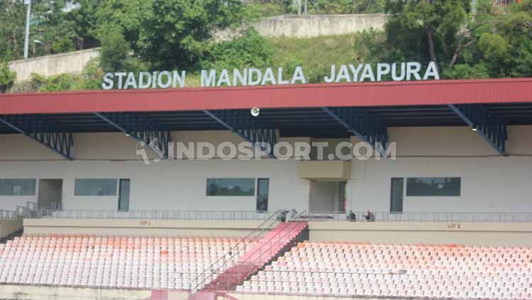 Stadion Mandala tengah menjalani masa renovasi menjelang perhelatan PON XX tahun 2020 mendatang. Copyright: © Sudjarwo/INDOSPORT