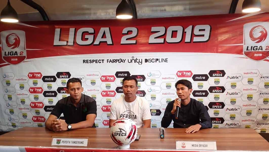 Widodo C. Putro dan Asep Budi saat preskon jelang laga Blitar Bandung United vs Persita Tangerang di Liga 2 2019. Copyright: © Media Persita