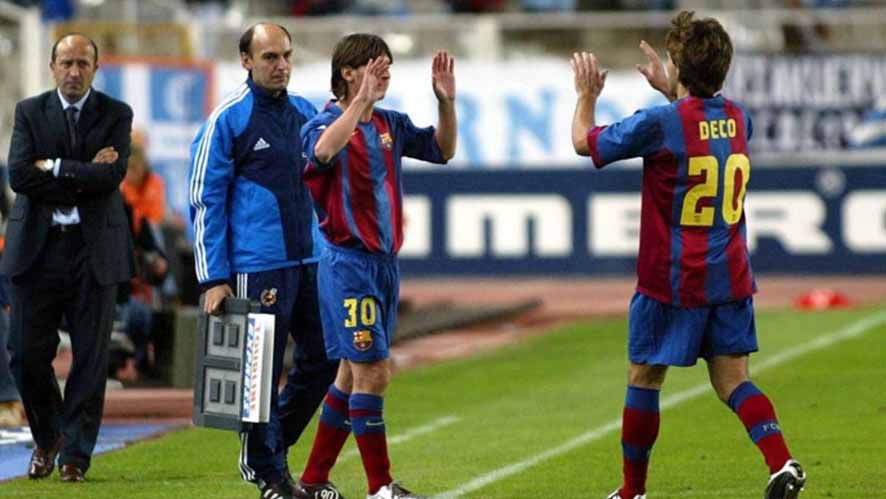 Hari ini pada 16 tahun lalu, atau tepatnya 16 Oktober 2004, Lionel Messi menjalani laga debut bersama Barcelona yang menjadi awal dari perjalanan panjangnya. Copyright: © fcbarcelonanoticias