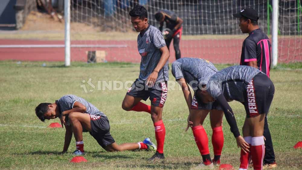 Para pemain Persis Solo saat menjalani sesi berlatih di Stadion Sriwedari. Copyright: © Ronald Seger Prabomo/INDOSPORT