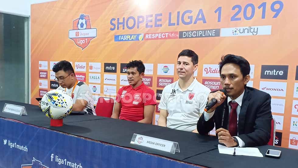 Konferensi pers PSM Makassar setelah menggasak Arema FC dengan skor 6-2 diwakili pelatih Darije Kalezic dan pemain Rizky Pellu. Copyright: © Adriyan Adirizky/INDOSPORT