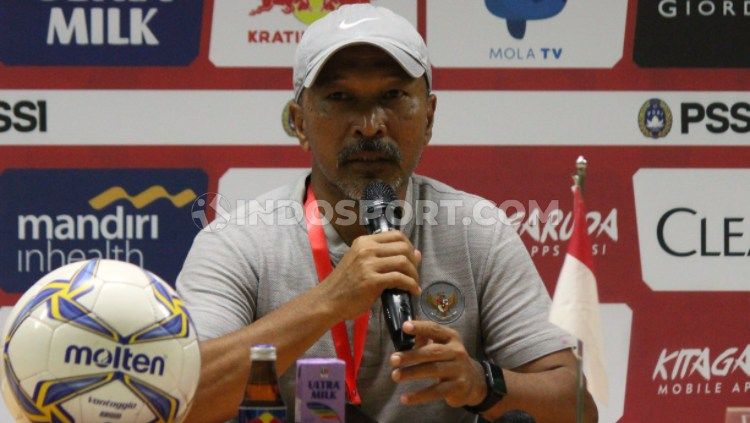 Mantna pelatih Timnas Indonesia U-19 yang kini menukangi Borneo FC, Fakhri Husaini saat konfrensi pers, Kamis (17/10/19). Copyright: © Fitra Herdian/INDOSPORT