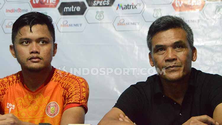 Pelatih Persiraja Banda Aceh, Hendri Susilo (kanan), menyatakan bahwa tim asuhannya sudah lebih dari layak untuk promosi ke Liga 1 musim 2020. Copyright: © Aldi Aulia Anwar/INDOSPORT