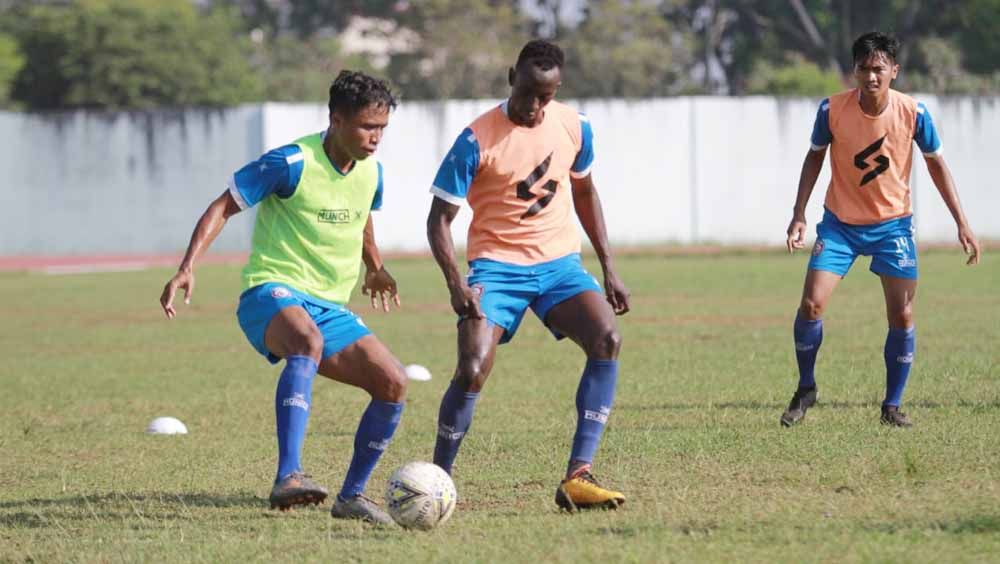 Pemain Arema FC, Makan Konate terlihat saat menjalani latihan, Jumat (18/10/19). Copyright: © Media Officer Arema