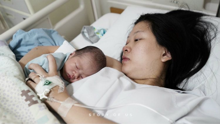 Mantan atlet bulutangkis, Debby Susanto, melahirkan putranya hari ini, Jumat (18/10/19). Copyright: © Story of Us