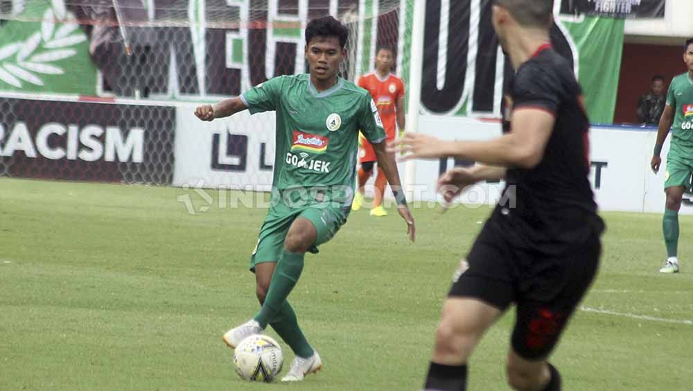 Gelandang muda Ocvian Chanigio mendapatkan perpanjangan kontrak hingga dua musim mendatang bersama Liga 1 PSS Sleman. Copyright: © Ronald Seger Prabowo/INDOSPORT
