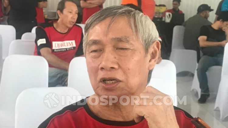 Christian Hadinata saat menghadiri audisi bulutangkis PB Djarum pada Sabtu (18/10/19) lalu. Copyright: © Fitra Herdian/INDOSPORT