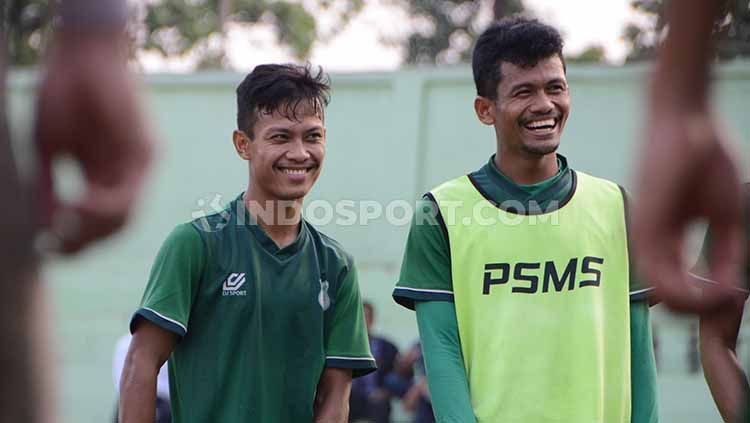 Pemain PSMS Medan, Rendi Saputra (kiri) dan Ilham Fathoni (kanan). Copyright: © Aldi Aulia Anwar/INDOSPORT